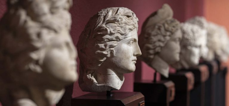 Busti romani a rappresentare la crescita professionale