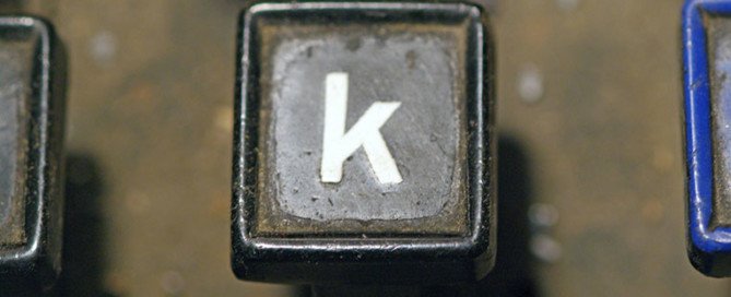 Il tasto K di una vecchia macchina da scrivere